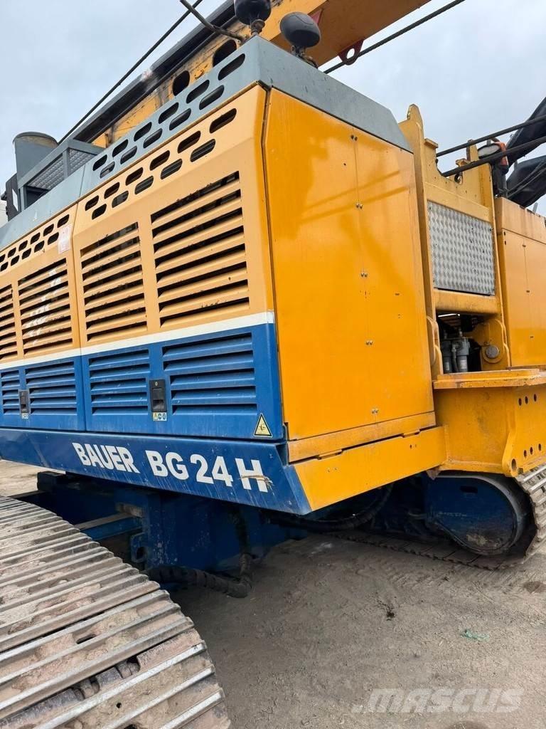 Bauer BG 24 H Težki vrtalni stroji