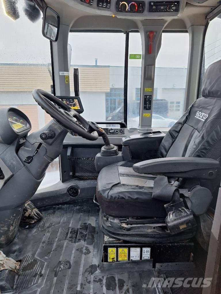 CAT 926 M Kolesni nakladalci