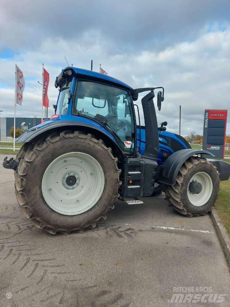 Valtra T235V Traktorji
