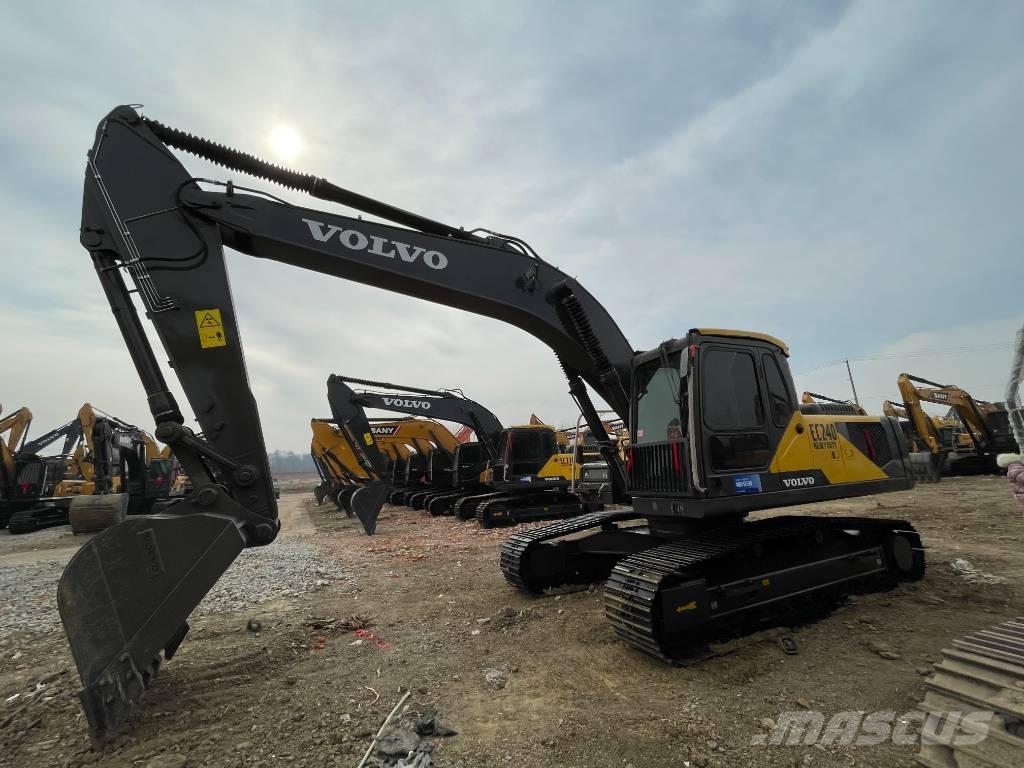 Volvo EC 240 Bagri goseničarji