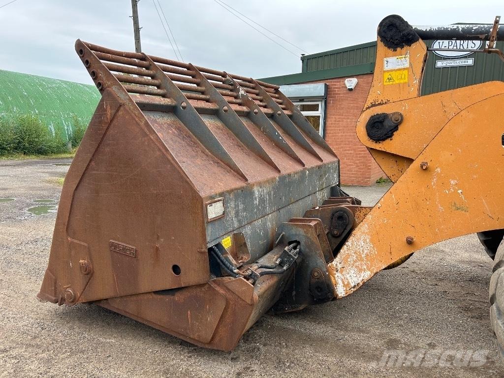CASE 921F XR Kolesni nakladalci