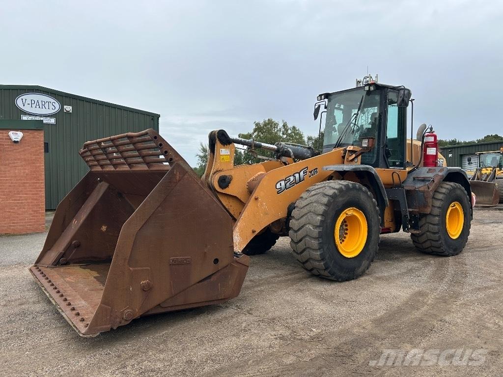 CASE 921F XR Kolesni nakladalci