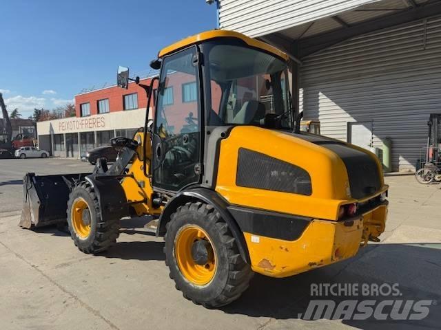 JCB 406 Kolesni nakladalci
