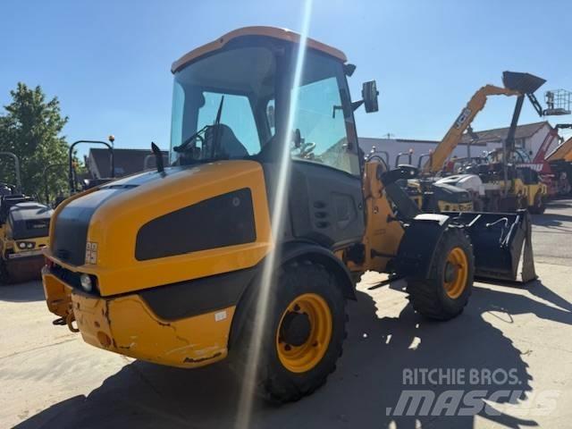 JCB 406 Kolesni nakladalci