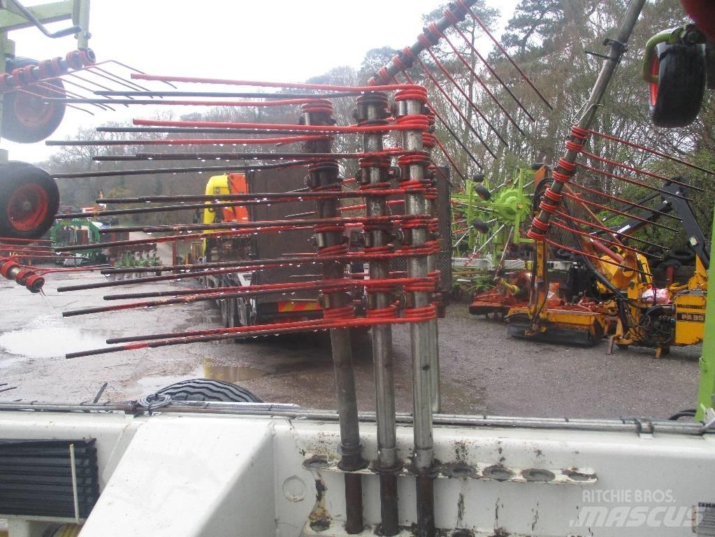CLAAS Liner 3000 Obračalniki in zgrabljalniki