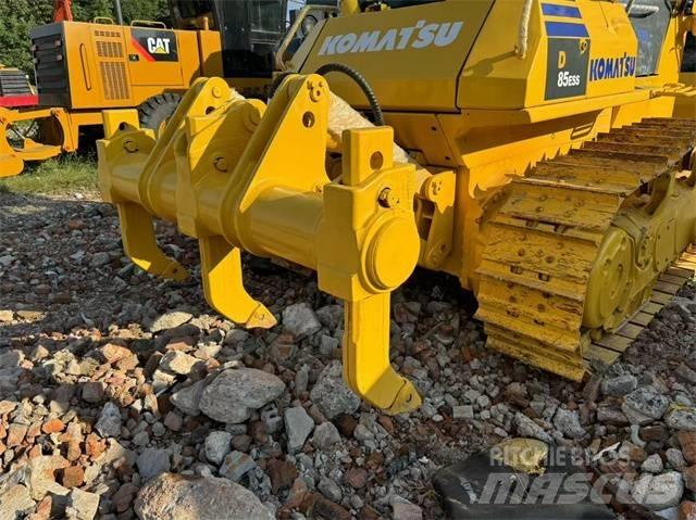 Komatsu D 85 Buldožerji goseničarji