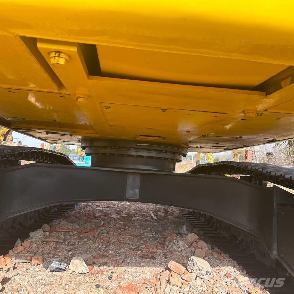 Komatsu 240LC-8 Bagri goseničarji