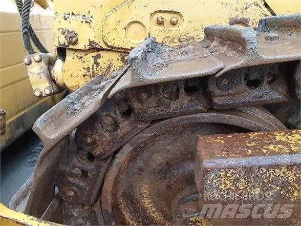 CAT D8T Buldožerji goseničarji