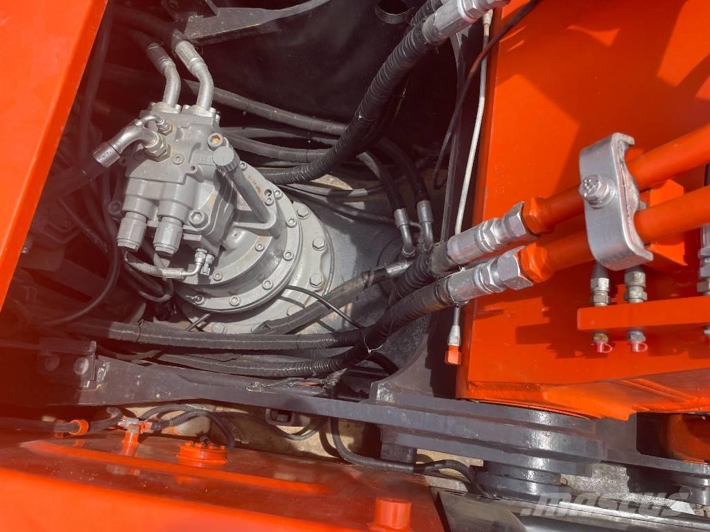 Hitachi ZX 200 Bagri goseničarji