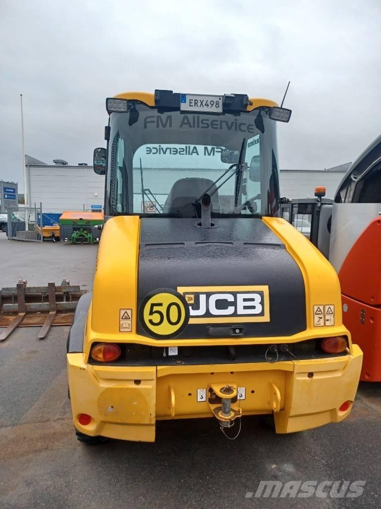 JCB 409 Kmetijski teleskopski nakladalci
