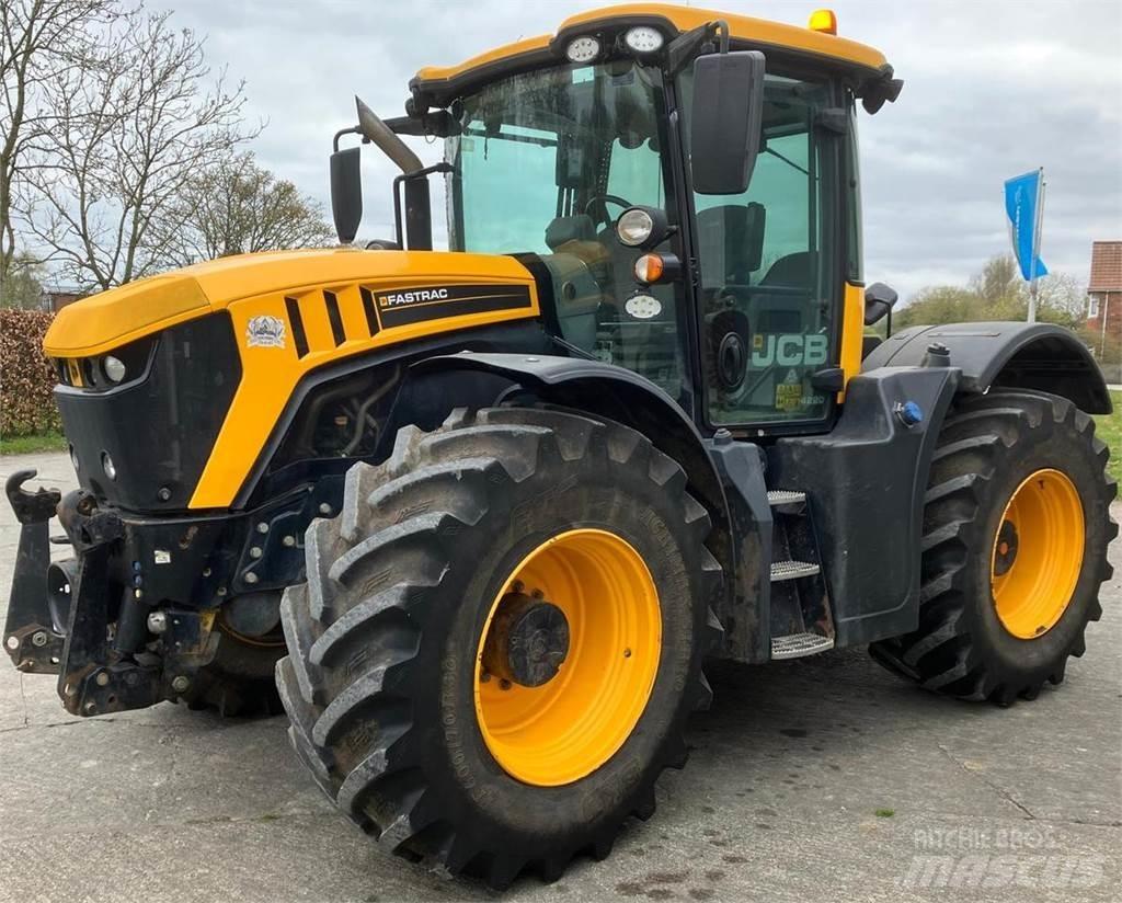 JCB 4220 Fastrac Traktorji