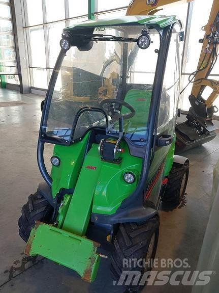 Avant 220 Skid steer mini nakladalci