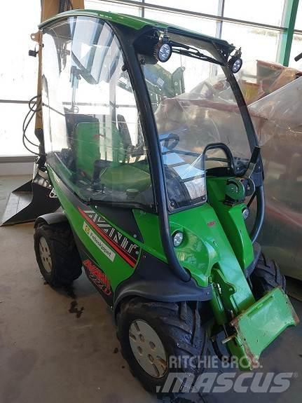 Avant 220 Skid steer mini nakladalci