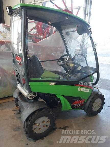 Avant 220 Skid steer mini nakladalci