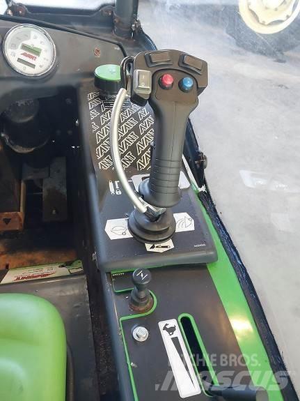 Avant 220 Skid steer mini nakladalci