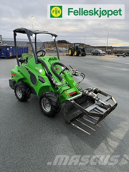 Avant 520 Skid steer mini nakladalci