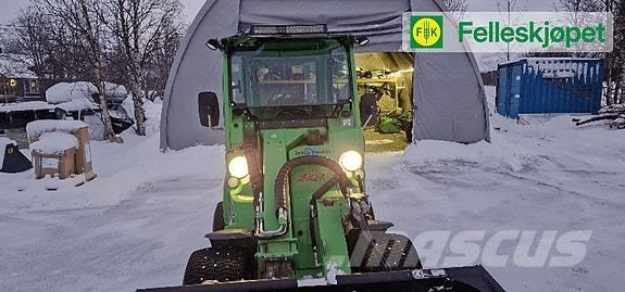 Avant 635 Skid steer mini nakladalci