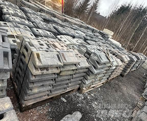  Brukt Skiltfot Drugi deli