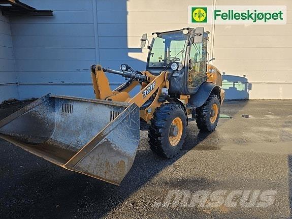 CASE 321f Kolesni nakladalci