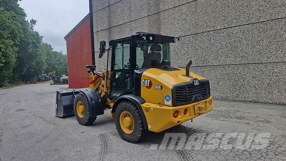CAT 906 Kolesni nakladalci