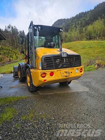 CAT 906-HF Kolesni nakladalci