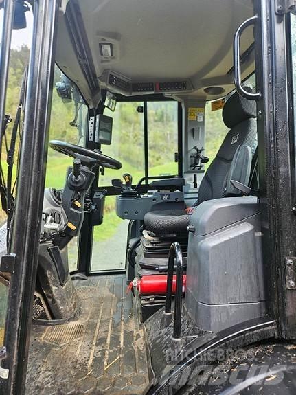 CAT 906-HF Kolesni nakladalci