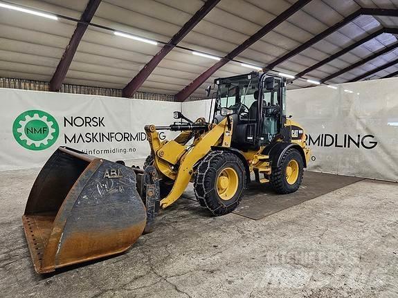 CAT 908M Kolesni nakladalci