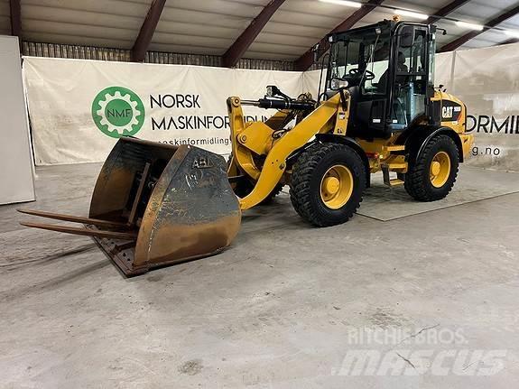 CAT 908M Kolesni nakladalci