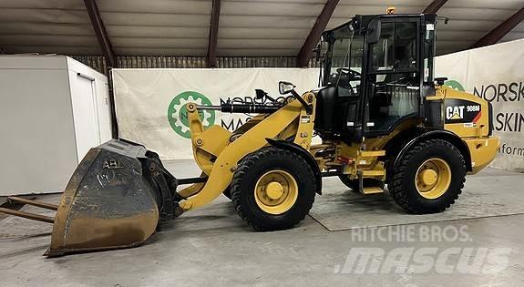 CAT 908M Kolesni nakladalci