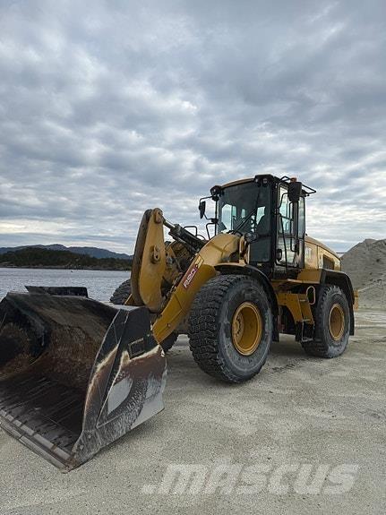 CAT 930M Kolesni nakladalci