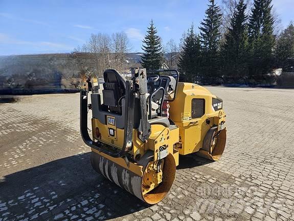 CAT CB24B Asfaltni finišerji