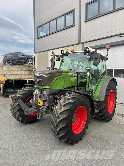 Fendt 211 Traktorji