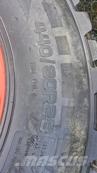 Fendt 724 Vario Traktorji