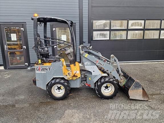 GiANT D204SW Skid steer mini nakladalci