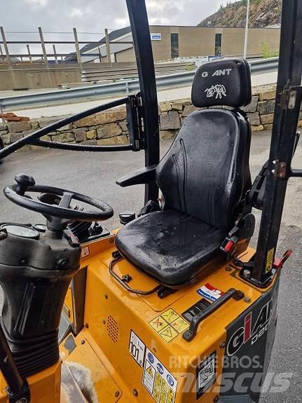 GiANT D204SW Skid steer mini nakladalci