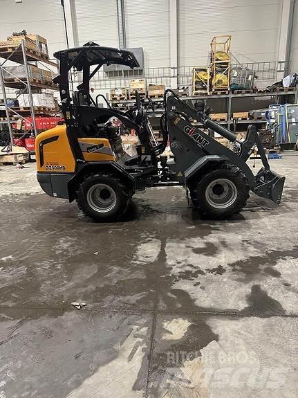 GiANT G2500HD+ Skid steer mini nakladalci