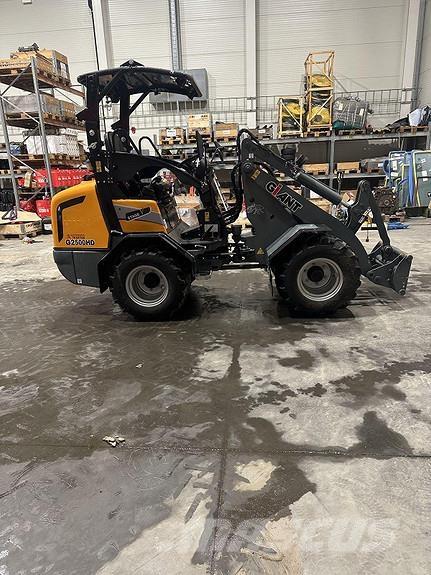 GiANT G2500HD+ Skid steer mini nakladalci
