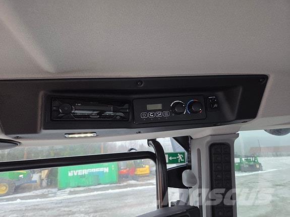 JCB Fastrac 8330 Traktorji