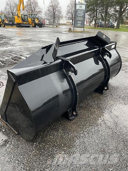 JCB med BM Gume, kolesa in platišča