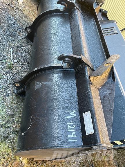 JCB med BM Gume, kolesa in platišča