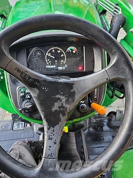 John Deere 3038E Traktorji
