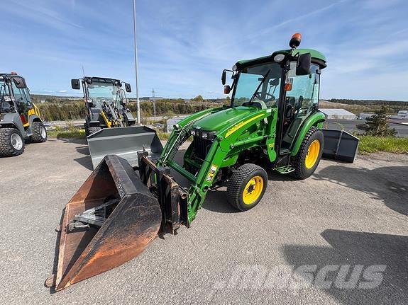 John Deere 3720 Traktorji