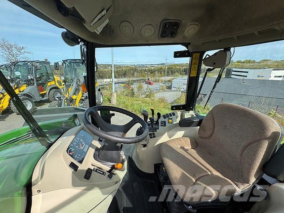 John Deere 3720 Traktorji