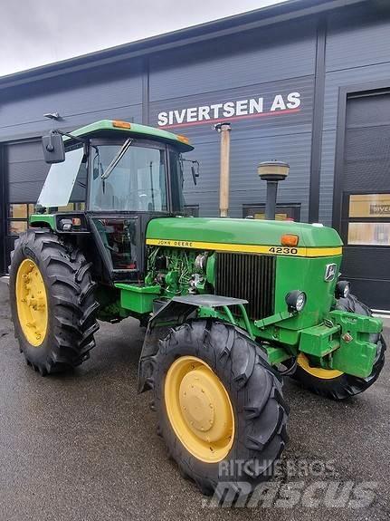 John Deere 4230 Traktorji