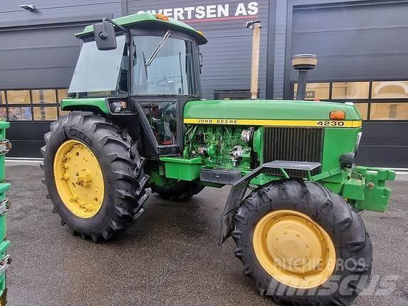 John Deere 4230 Traktorji