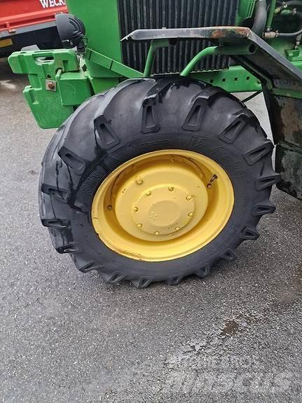 John Deere 4230 Traktorji