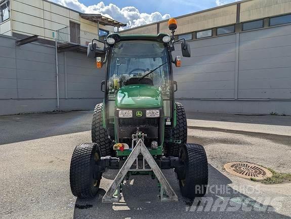 John Deere 4720 Traktorji