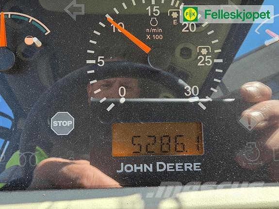 John Deere 4720 Traktorji