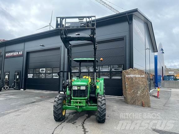 John Deere 5055E Traktorji