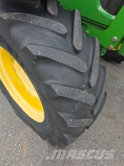 John Deere 5100R Traktorji